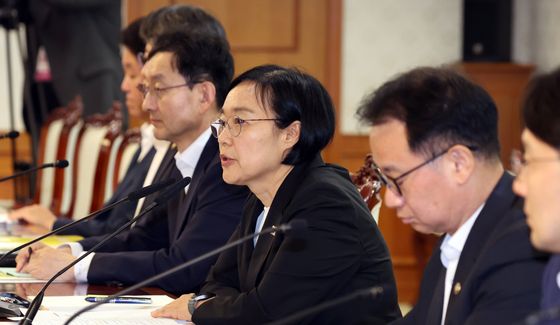 AI 혁신 관계장관 간담회 주재하는 한성숙 총리