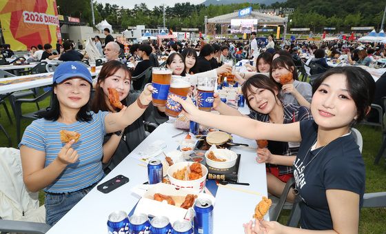 치킨과 맥주로 무더위 날려요!