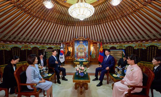 환담 나누는 이재명 대통령