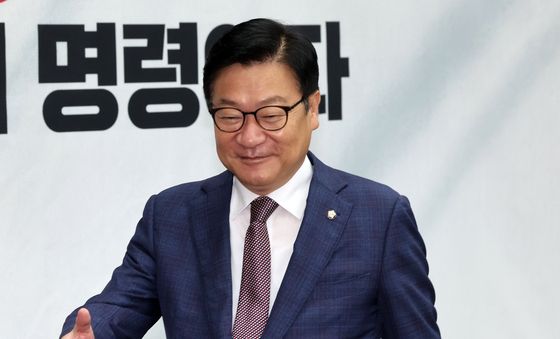 회의 참석하는 정점식 원내대표