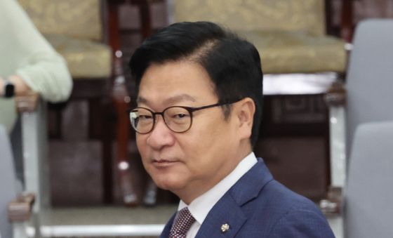 회의 참석하는 정점식 원내대표
