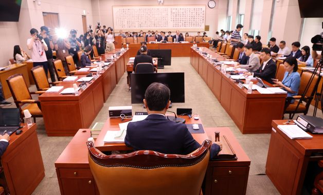 국힘 불참해 열린 법사위 소위