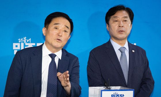 최고위 후 브리핑하는 강득구·황명선 민주당 최고위원