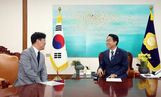 대화 나누는 조정식·김영훈