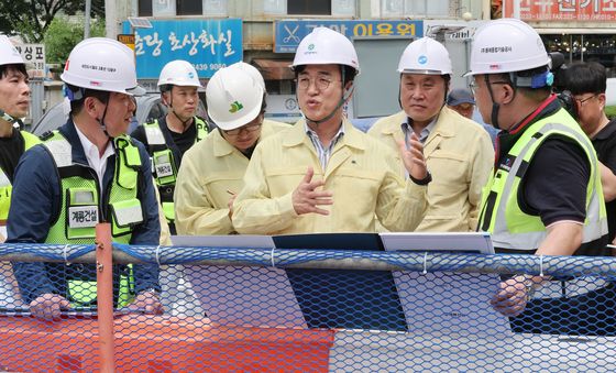 트램 공사 현장 점검하는 허태정 대전시장