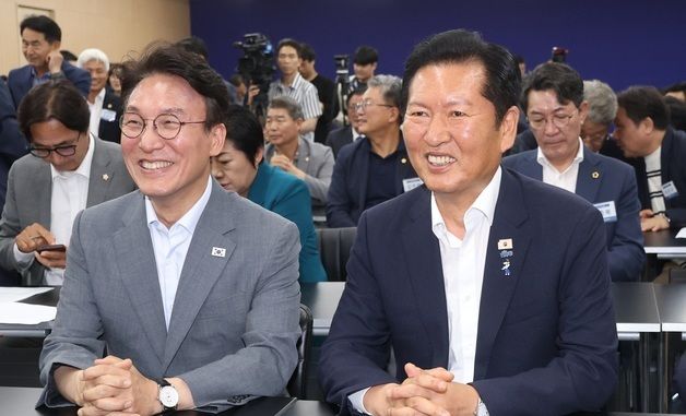 환하게 웃는 김민석·정청래