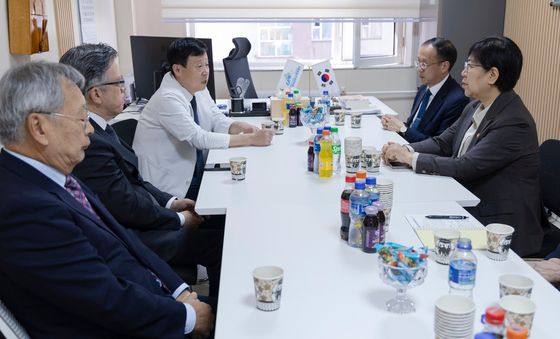 몽골 현대병원서 간담회 하는 정은경 장관