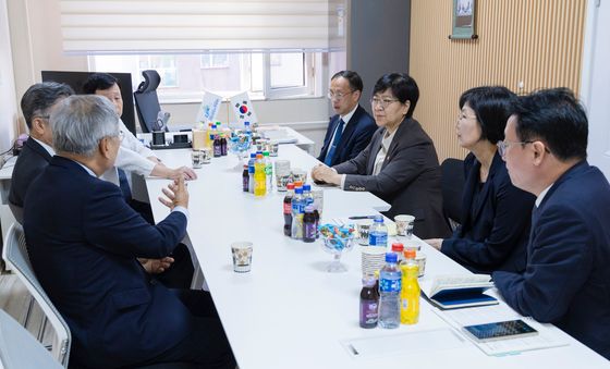 정은경 장관, 몽골 한국의료기관 관계자들과 간담회