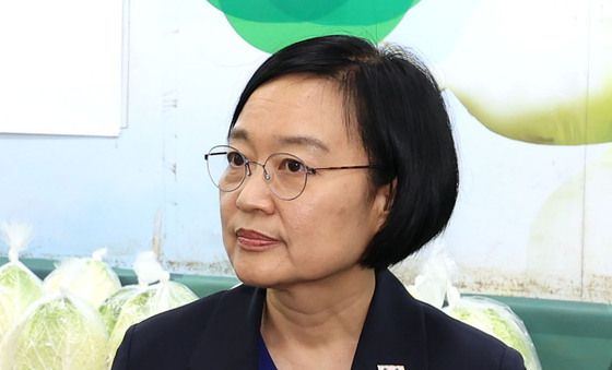 배추 물가 살피는 한성숙 국무총리