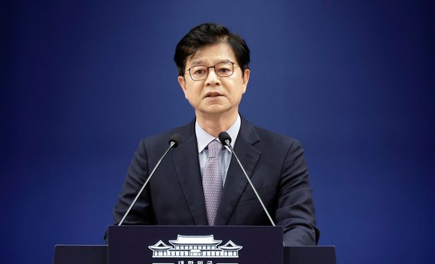 인사 관련 브리핑하는 성기홍 홍보소통수석