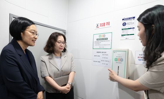 한성숙 총리 '모두의 생리대' 시범사업 현장 방문