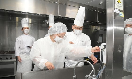 '세계유산위원회 앞두고 식음료 안전관리 점검'