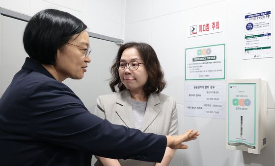 '모두의 생리대' 시범사업 현장 찾은 한성숙 총리
