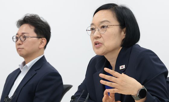 '모두의 생리대' 시범사업 현장 방문한 한성숙 총리