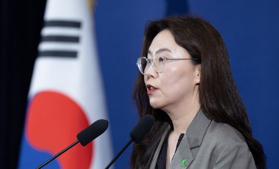 몽골 순방 일정 브리핑 하는 강유정 수석대변인