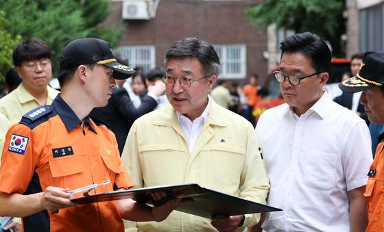 갈현동 화재 현장 찾은 윤호중 장관
