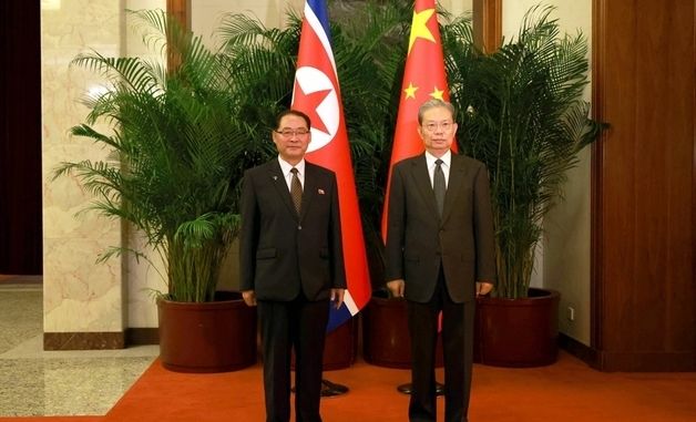 北 박태성, 자오러지 만나 북중관계·입법기관 협력 논의