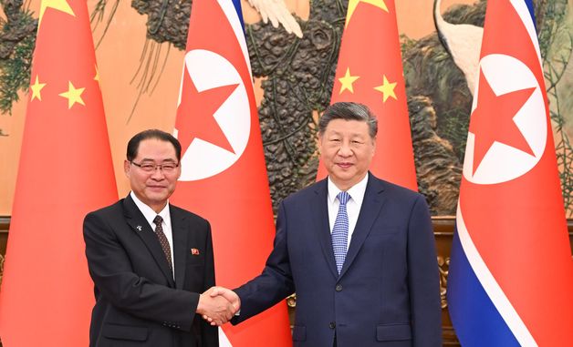 [포토] 시진핑 中주석, 방중 박태성 北총리 만나