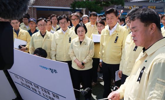 청주 호우피해 현장 찾은 한 총리