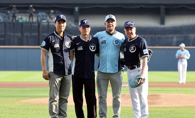 시구·시포에 나선 LG, 두산 레전드들
