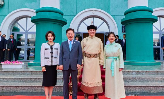 기념촬영하는 한-몽골 정상 부부