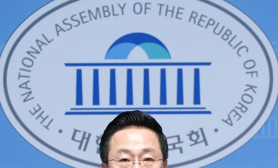 최고위원 출마 기자회견하는 박성준 의원