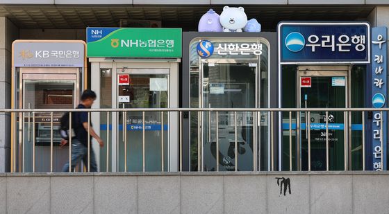 고삐 풀린 은행 가계대출…5대은행 총량 80% 소진