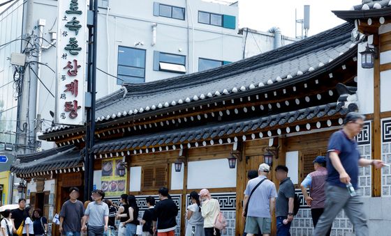 초복 삼일 앞두고 삼계탕집 '문전성시'