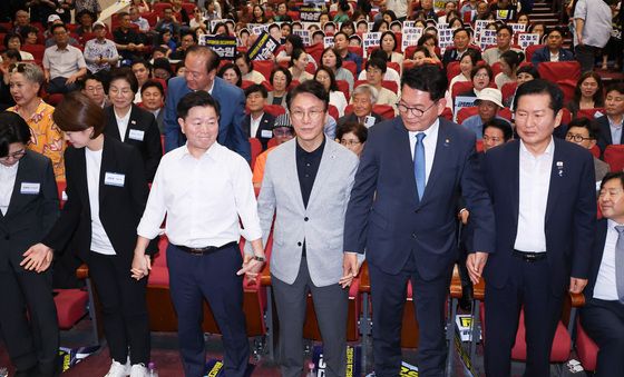 손 잡는 민주당 대표 후보들