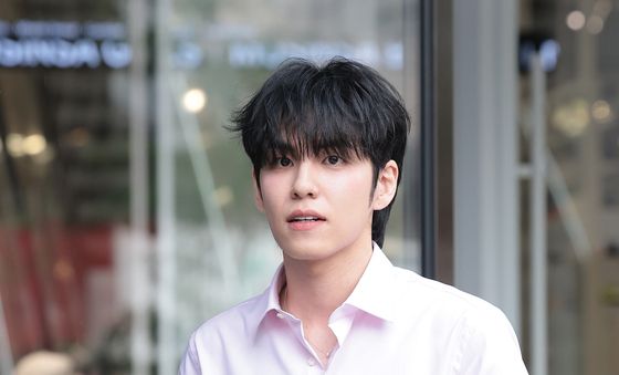 데이식스 원필, 고막남친의 성수동 나들이