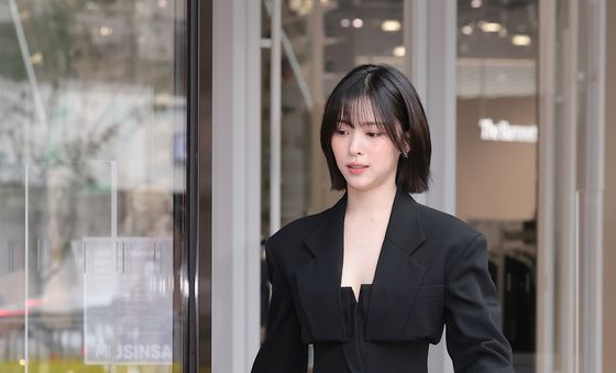 있지 류진, 조심조심 입장