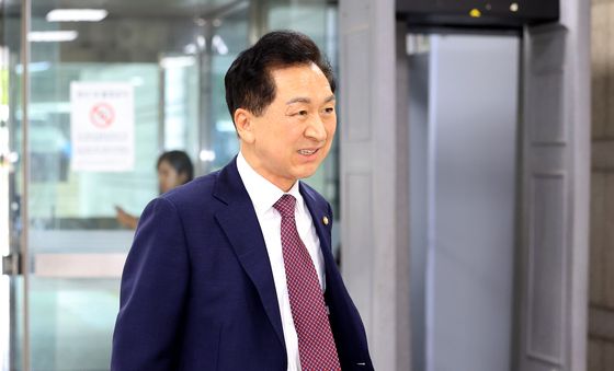 공판 출석하는 김기현 의원