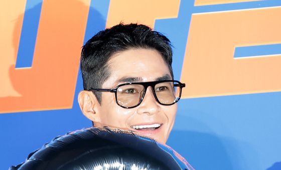배정남, 오케이 미소