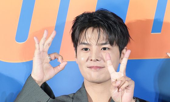 려운, 비주얼 마술사