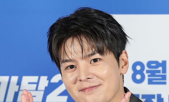 려운, 마법처럼 홀리는 비주얼