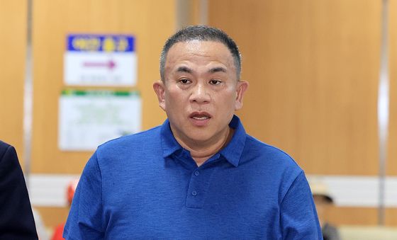 정치자금법 위반 사건 1심 선고 출석하는 명태균