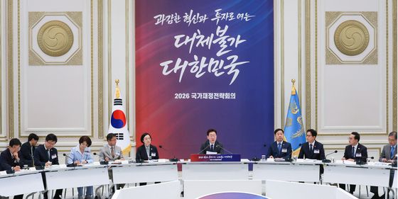 국가재정전략회의 주재하는 이재명 대통령