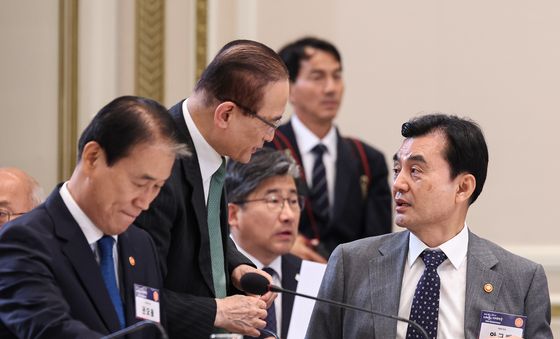 대화 나누는 안규백 장관·위성락 안보실장