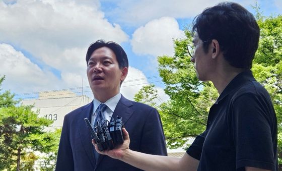 인천지검 출석하며 질문에 답하는 박상용 검사