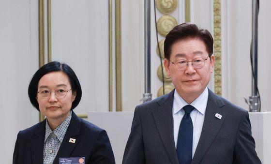 국가재정전략회의 입장하는 이재명 대통령·한성숙 총리
