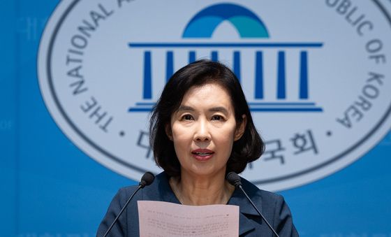 민주 '尹전 대통령 정치자금법 위반 징역 2년 선고, 사필귀정'