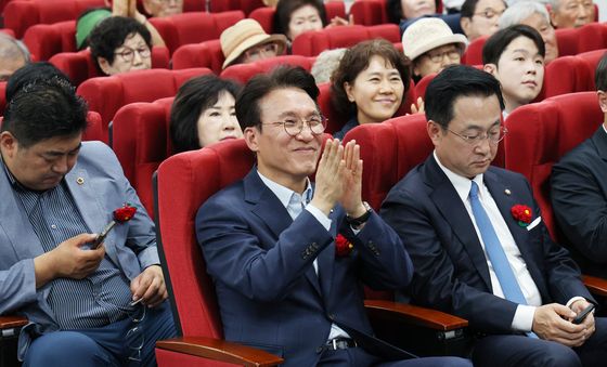 노인위원회 워크숍 참석한 김민석