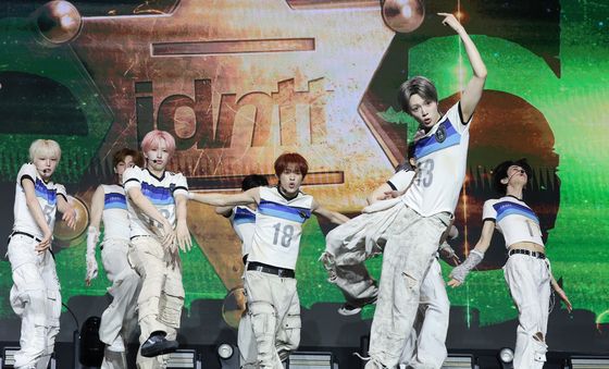 아이덴티티 김성준, 무대 위 자체발광