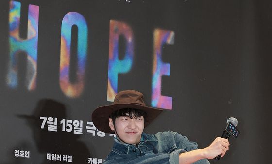 유재필 '호프' VIP 시사회 참석한 비주얼 MC