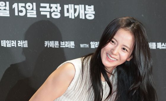 지수, 예쁜 인사