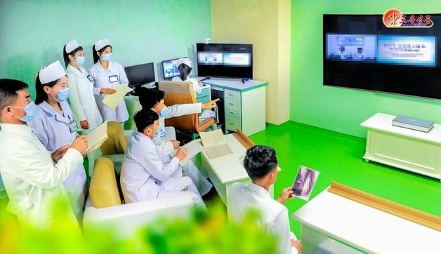 北 "먼거리의료봉사 중인 삼지연시종합병원"