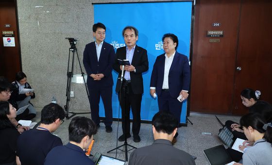與최고위, 당대표 경선 당규 개정 의결...입장 밝히는 박지원·박규환·문정복