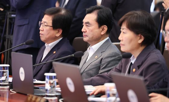 국무회의 참석한 안규백 장관