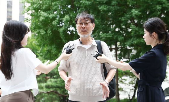 홍명보 선임 관련 조사 전 취재진 질의 답변하는 김순환 사무총장
