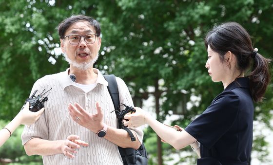 홍명보 선임 관련 조사 전 취재진 질의 답변하는 김순환 사무총장